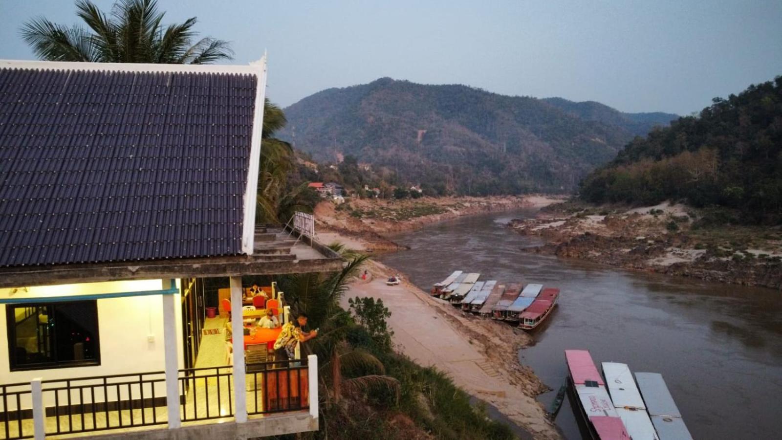 Inn Riverside Hostel Pb Pakbeng Luaran gambar