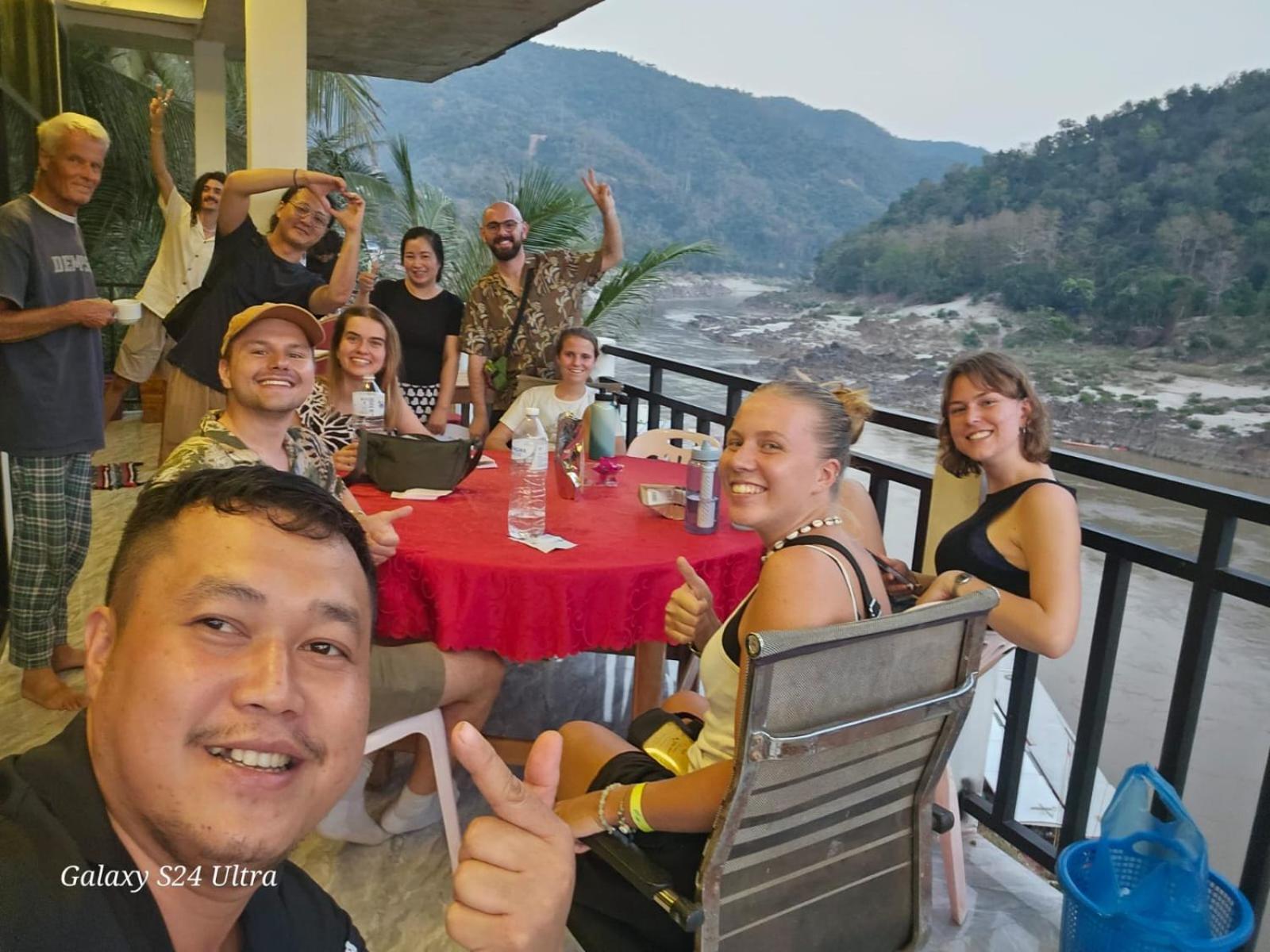 Inn Riverside Hostel Pb Pakbeng Luaran gambar