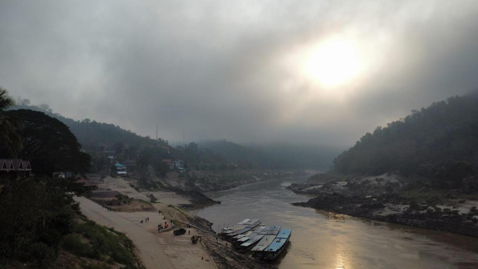Inn Riverside Hostel Pb Pakbeng Luaran gambar